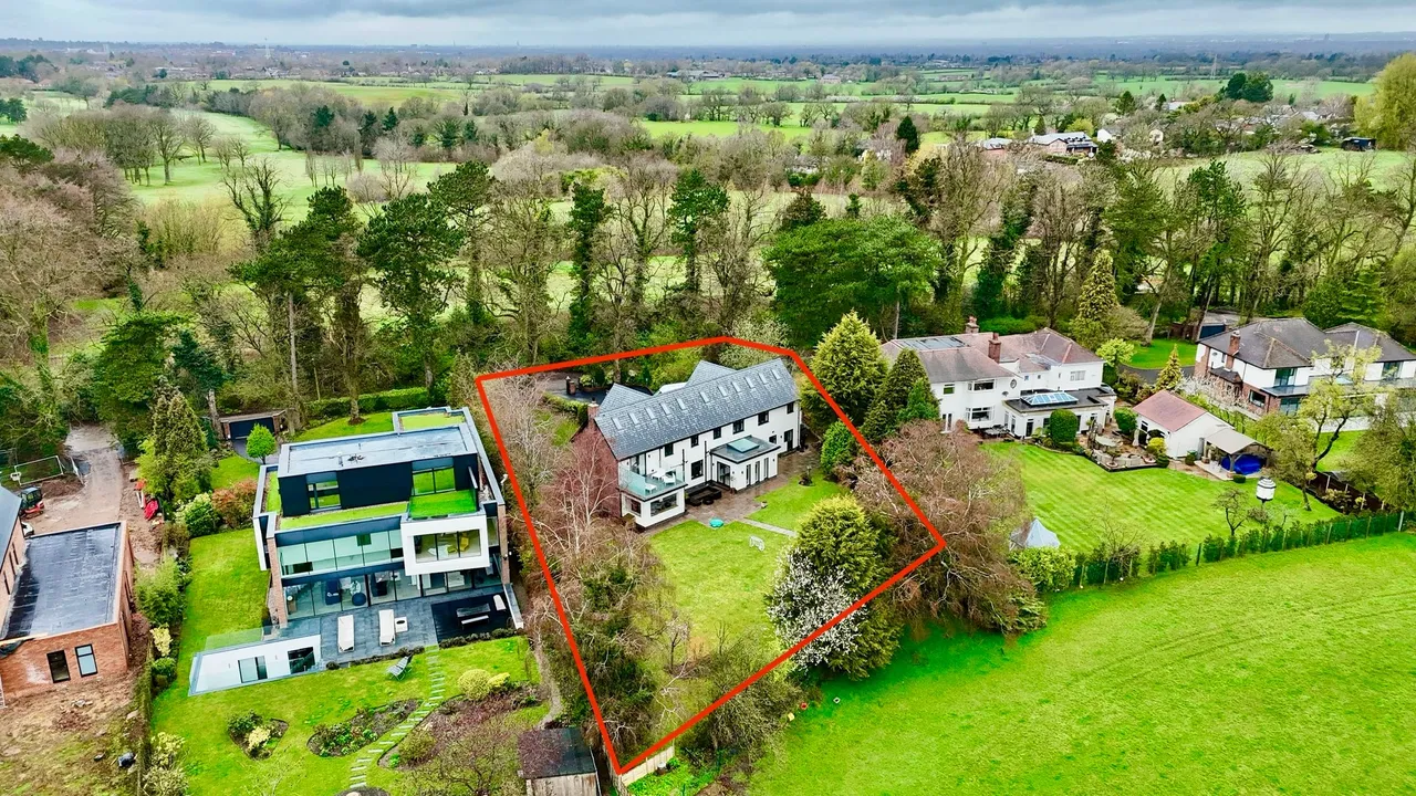 Brooks Drive, Hale Barns, WA15, photo 40