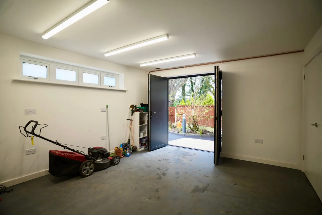 Brooks Drive, Hale Barns, WA15, photo 20