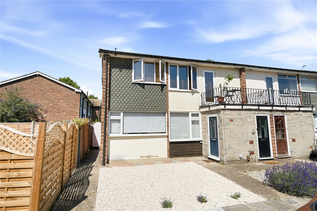 2 bed flat for sale — Belvedere Close, Teddington, TW11 0NT