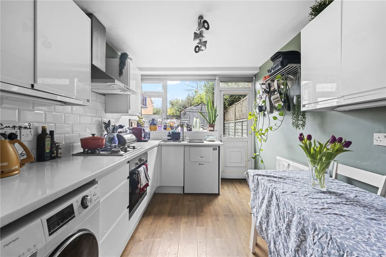 Belvedere Close, Teddington, TW11 0NT, photo 5