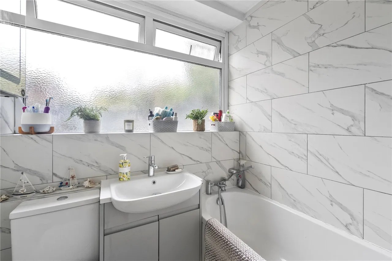 Belvedere Close, Teddington, TW11 0NT, photo 7