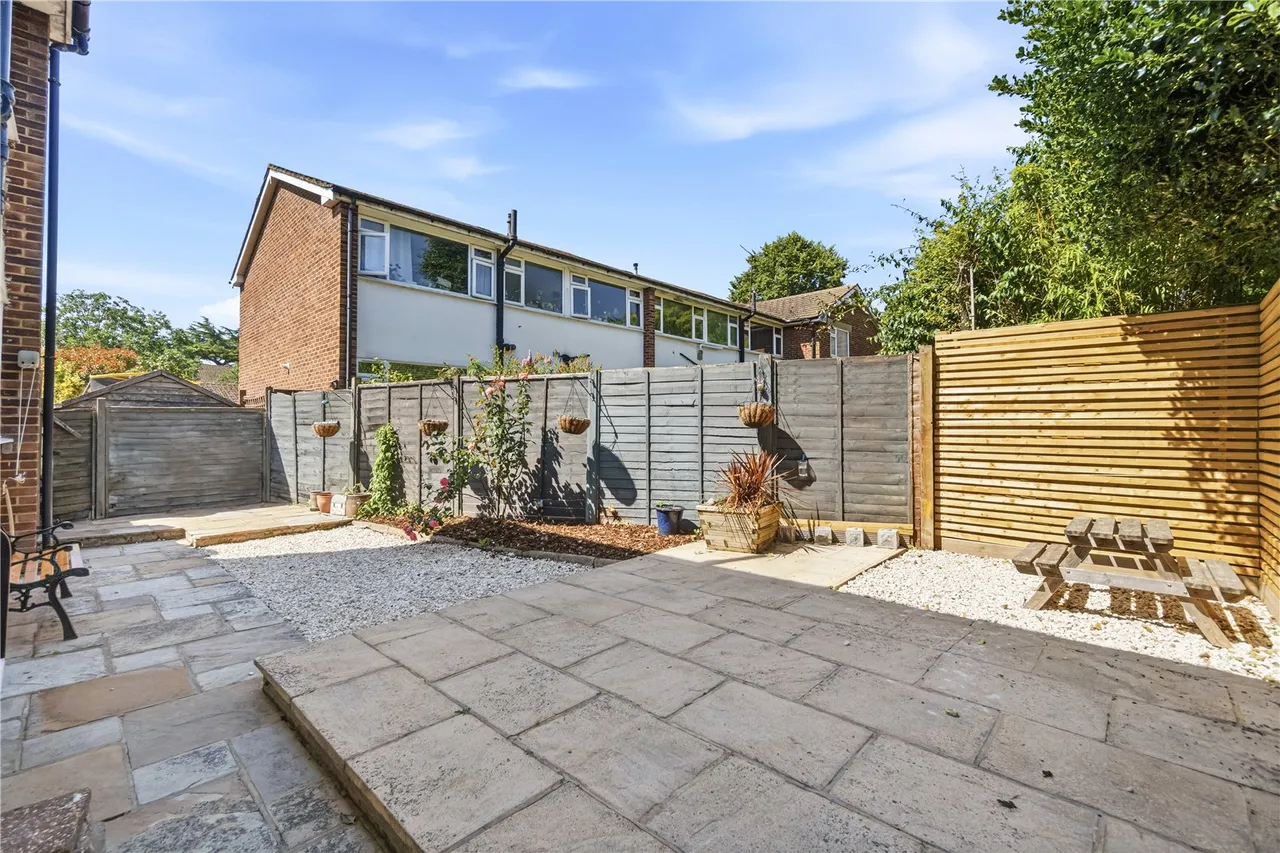 Belvedere Close, Teddington, TW11 0NT, photo 2