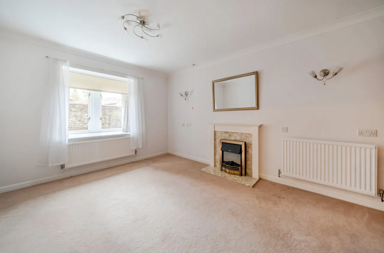 Palace Gate, Odiham, Hook, RG29 1JZ, photo 2