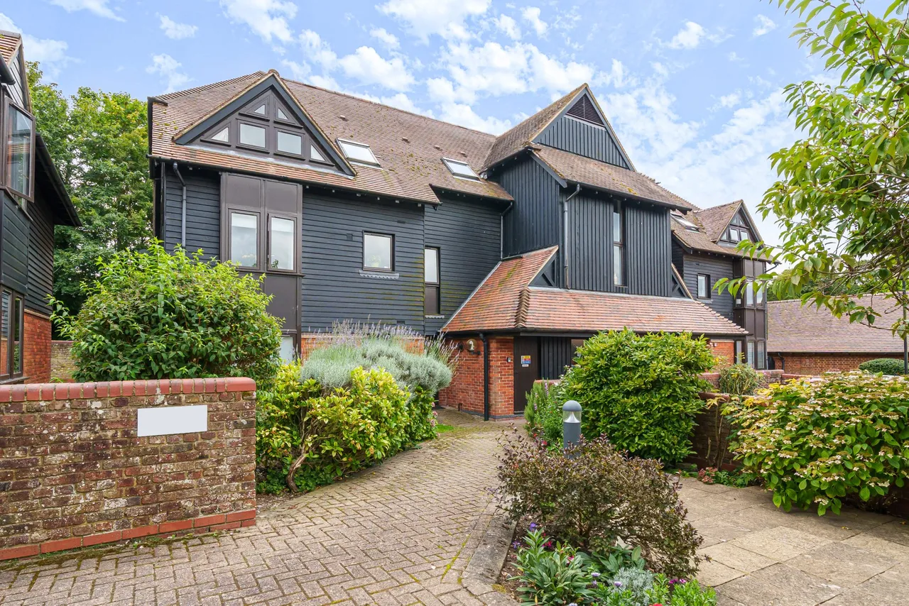 2 bed flat for sale — Palace Gate, Odiham, Hook, RG29 1JZ
