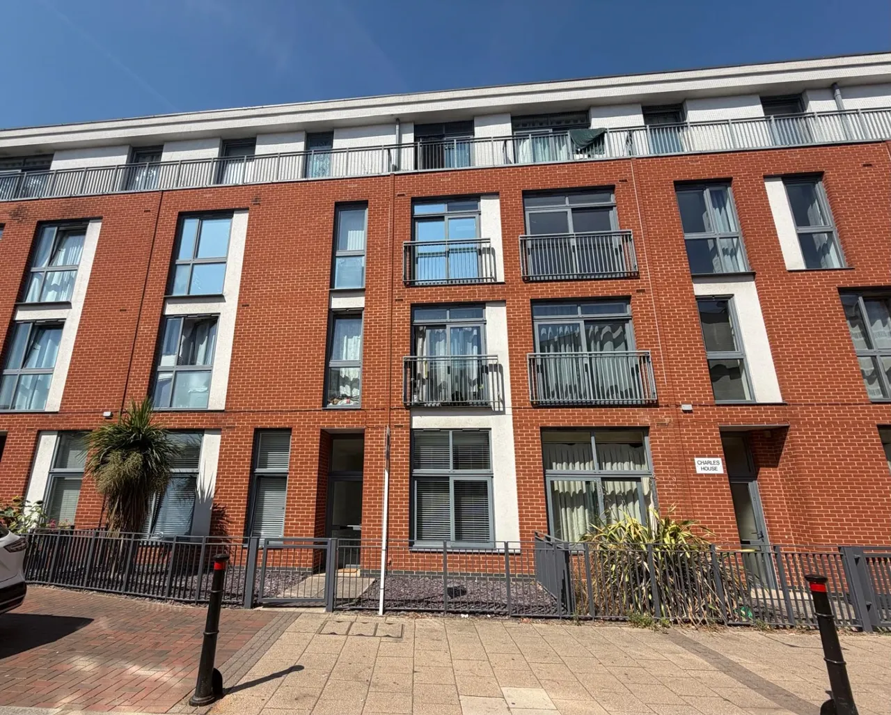 2 bed flat for sale, Guildford Street, Surrey Chertsey, KT16