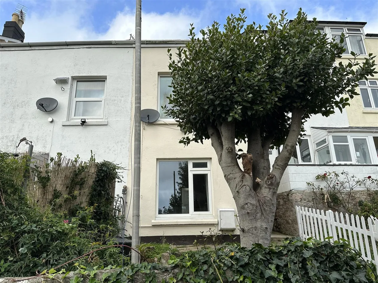 2 bed house to rent, Church Street, Brixham