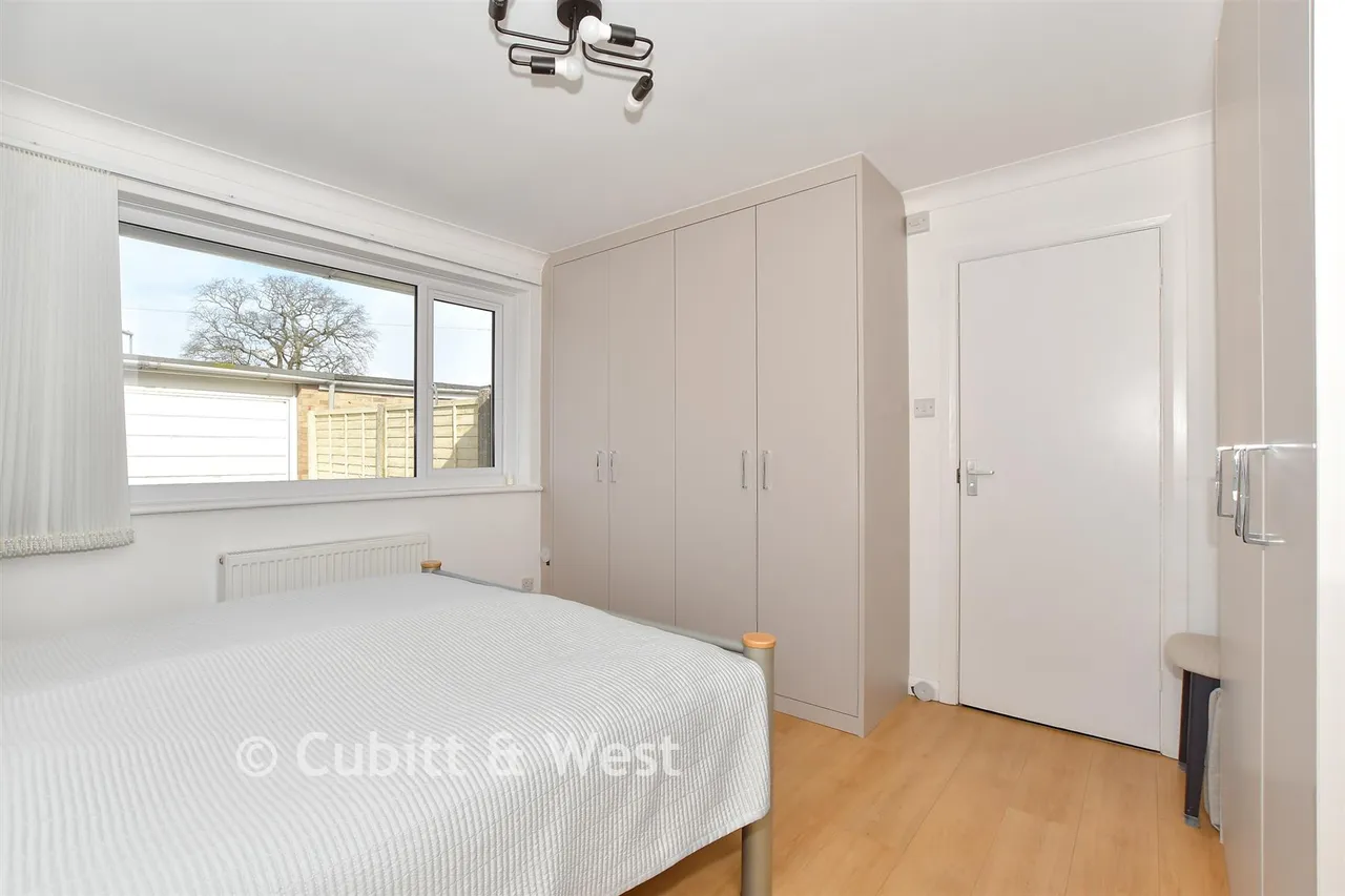 Spinney Walk, Barnham, PO22, photo 9