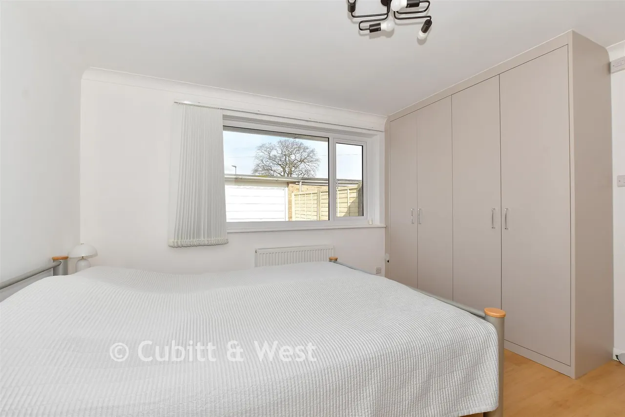 Spinney Walk, Barnham, PO22, photo 8