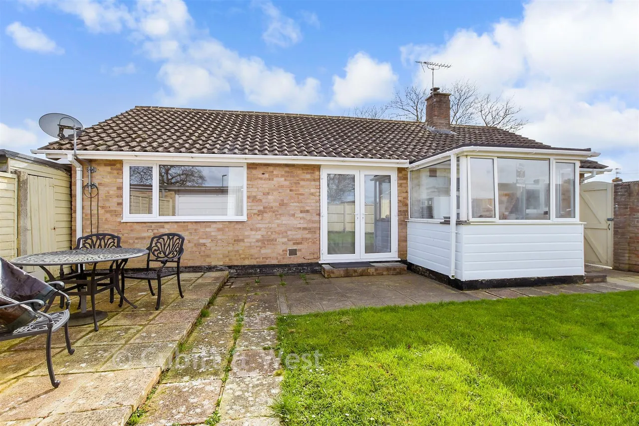 Spinney Walk, Barnham, PO22, photo 2