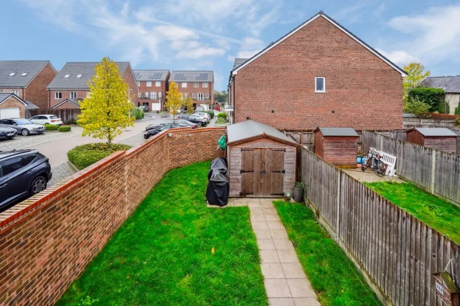 Masterman Place, Uxbridge, UB10, photo 2