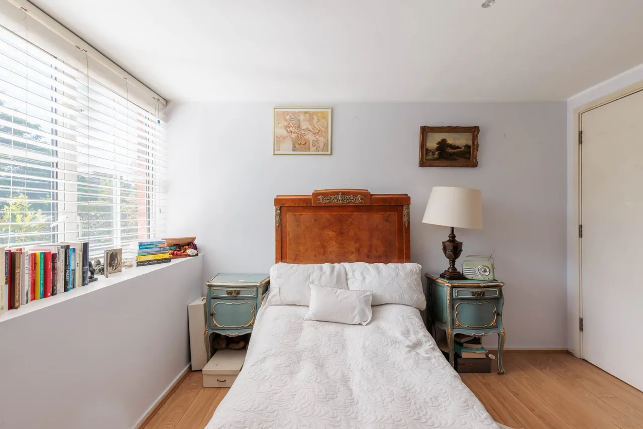 Great West Road, London, W6, photo 18
