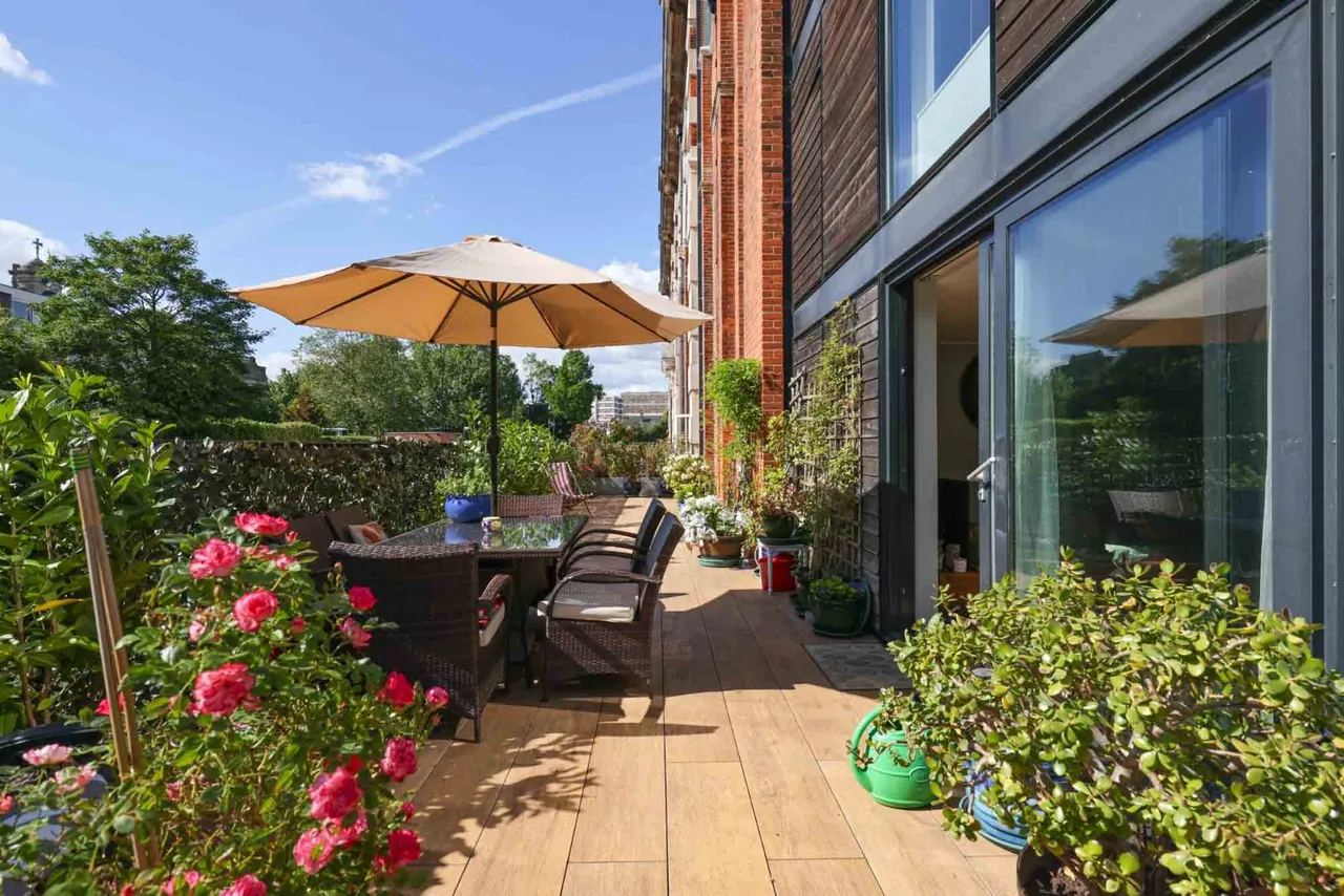 Great West Road, London, W6, photo 2