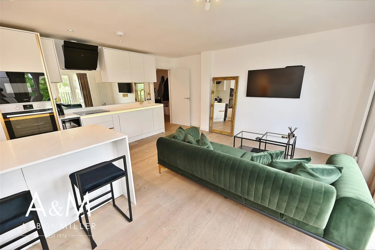 Cannonhall Court Netley Road, Essex Newbury Park, IG2, photo 4