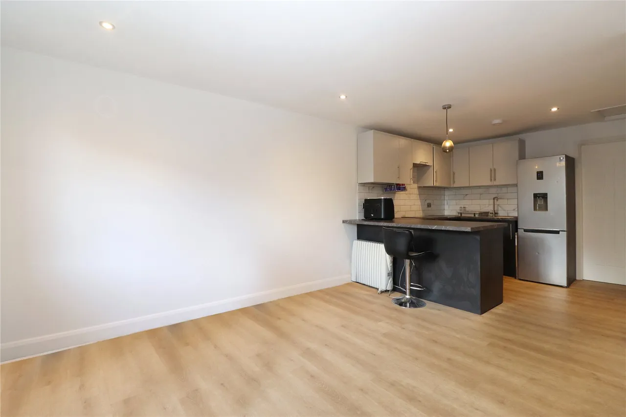 Hallington Close, Woking, GU21, photo 2