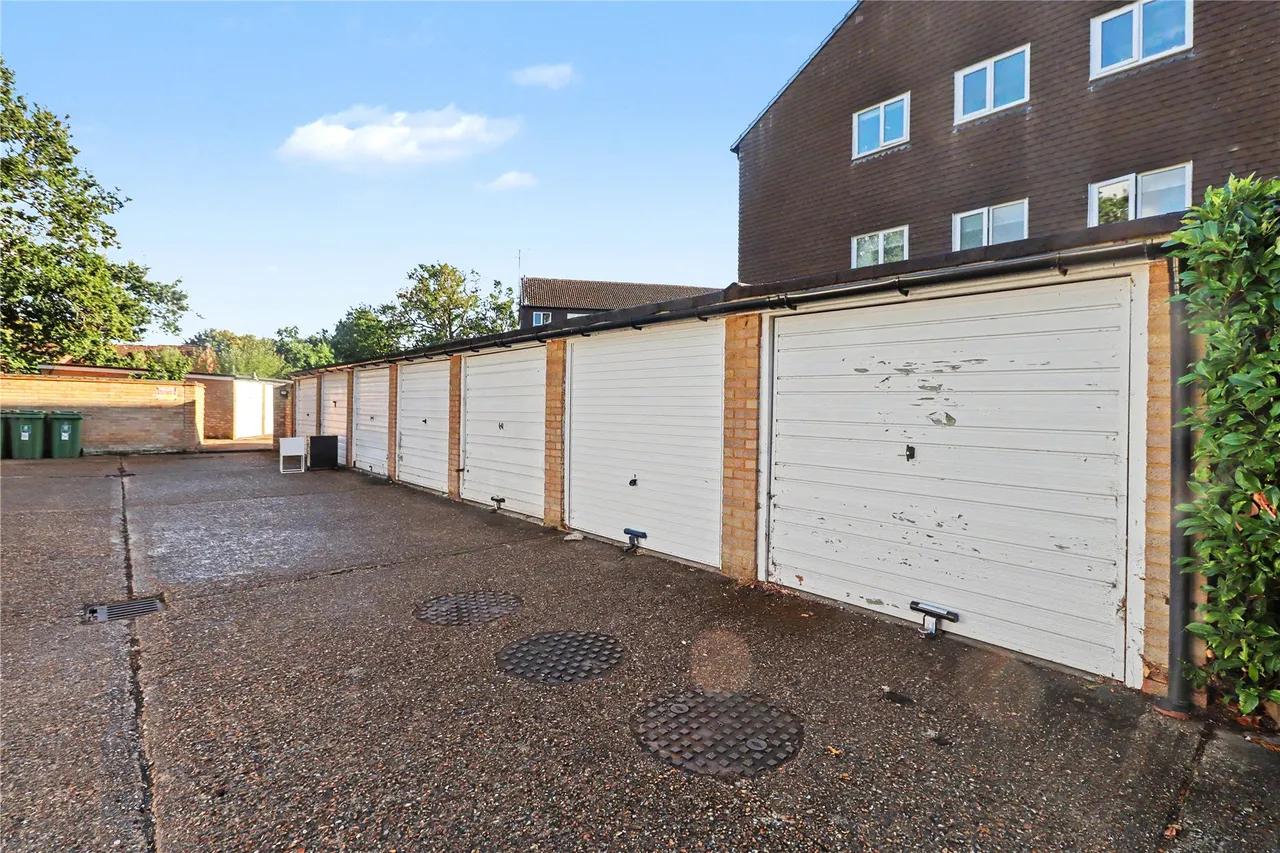 Hallington Close, Woking, GU21, photo 9