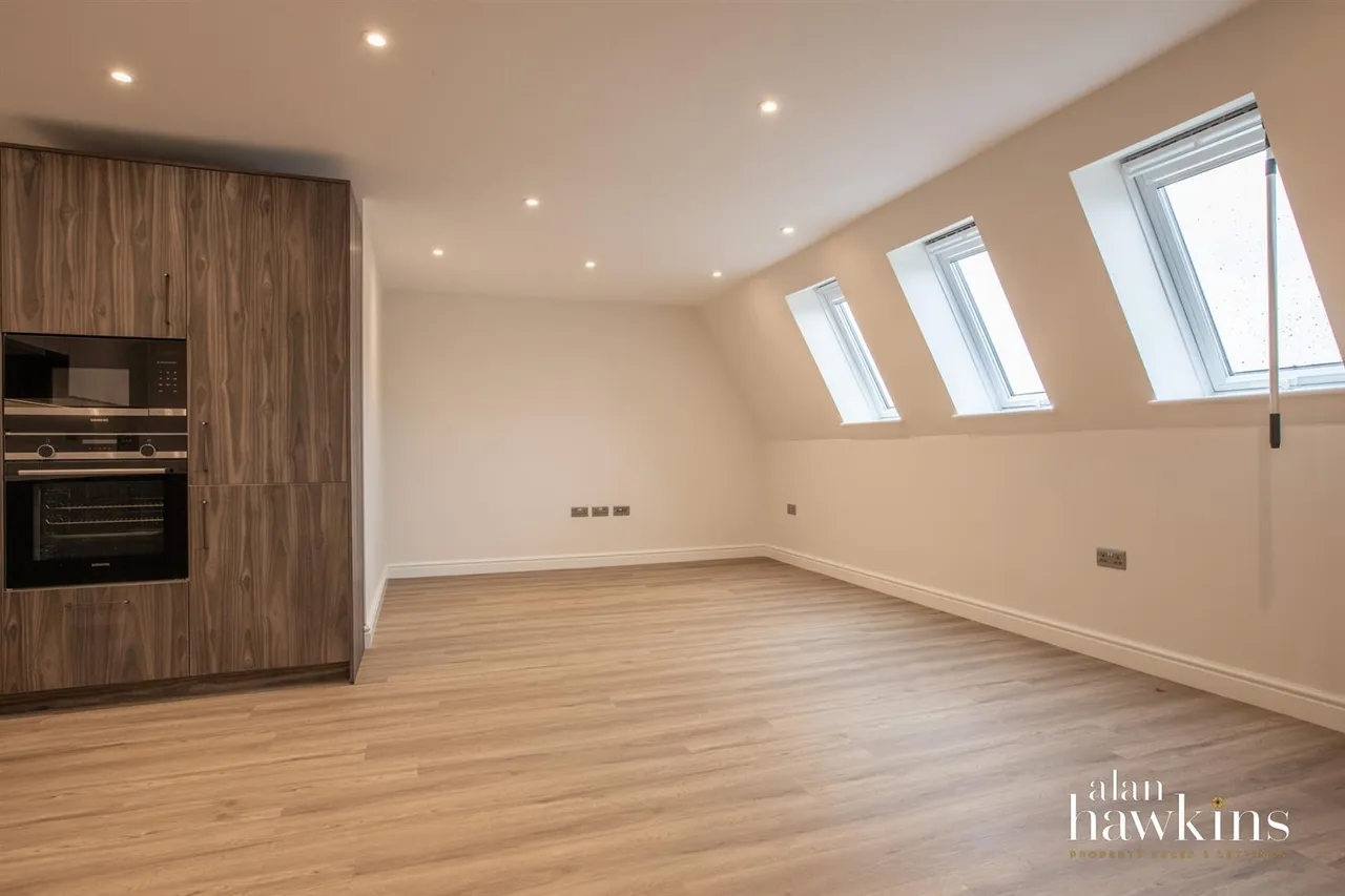 Andrews Court, Lyneham, photo 3