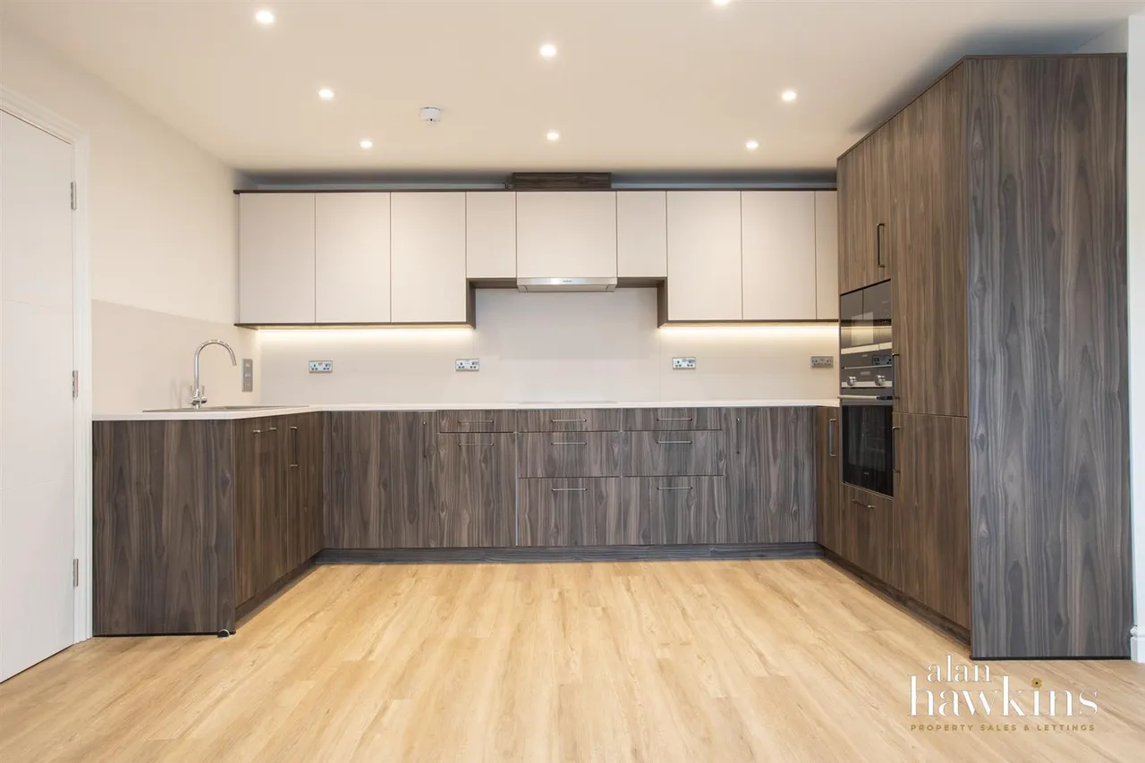 Andrews Court, Lyneham, photo 4