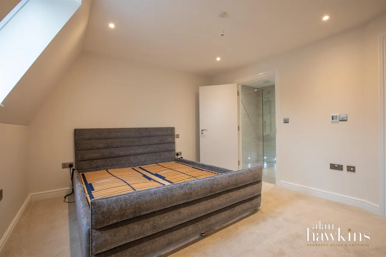 Andrews Court, Lyneham, photo 7