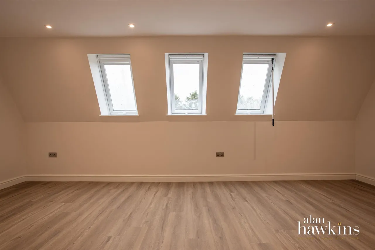 Andrews Court, Lyneham, photo 5