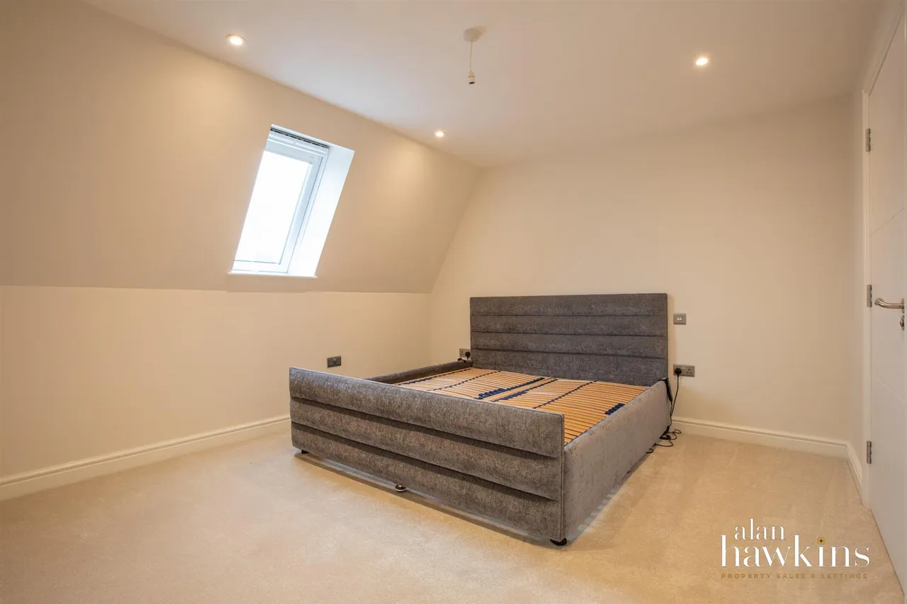 Andrews Court, Lyneham, photo 6
