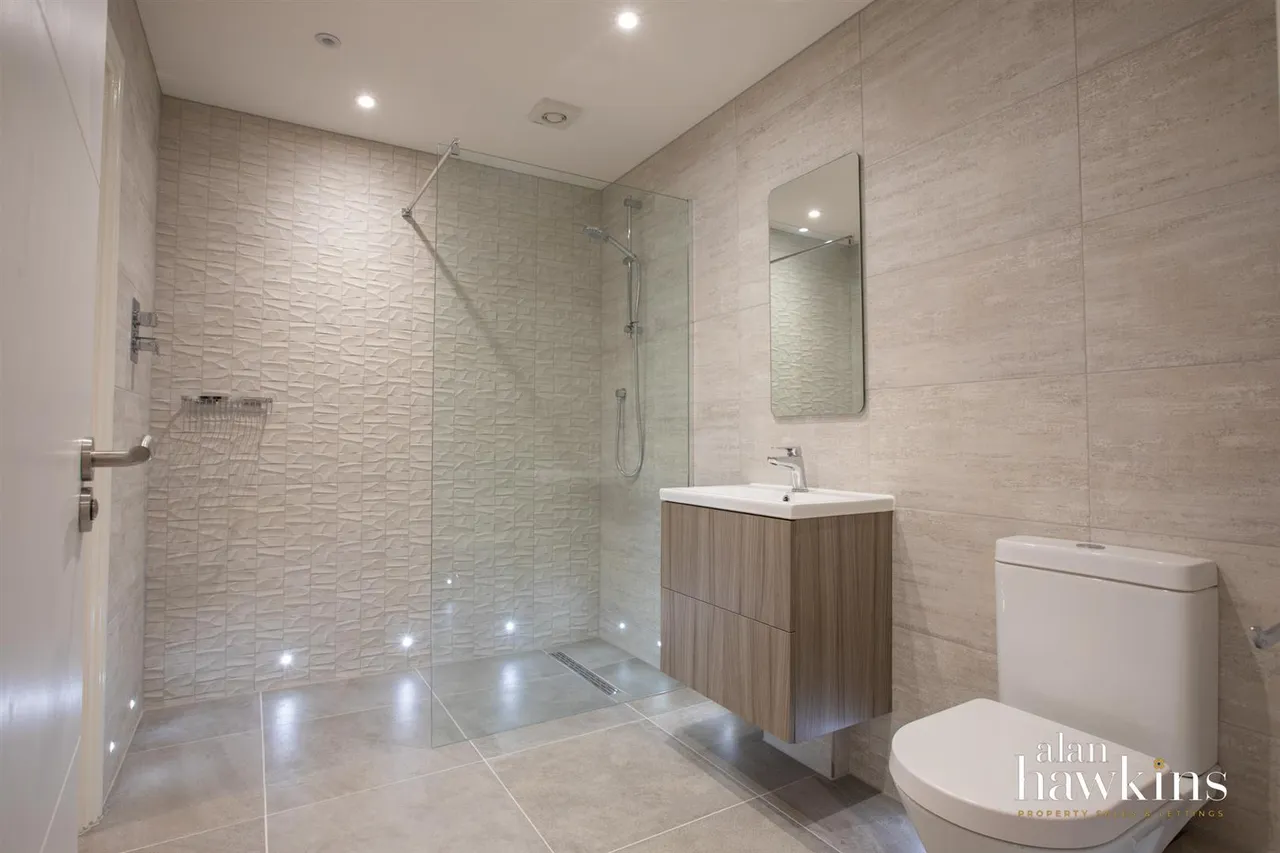 Andrews Court, Lyneham, photo 9