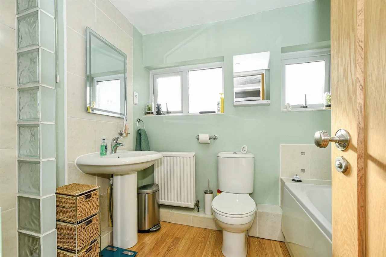 Churchill Close, Calne, SN11, photo 6