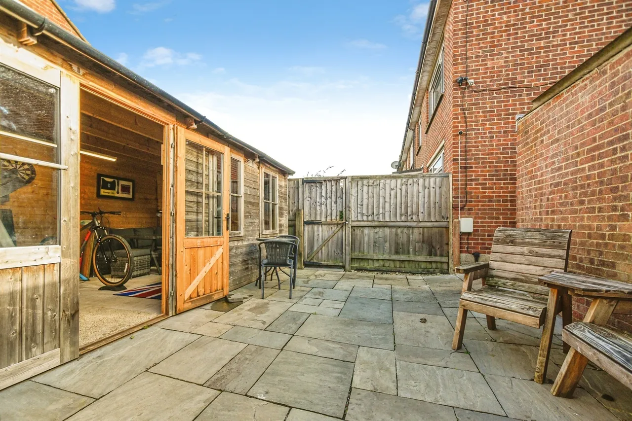 Churchill Close, Calne, SN11, photo 16