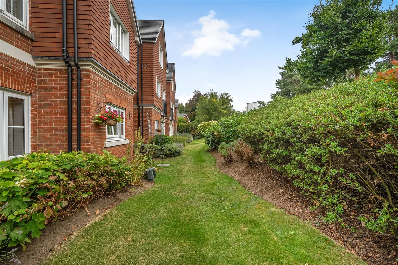 Leatherhead Road, Ashtead, KT21, photo 12
