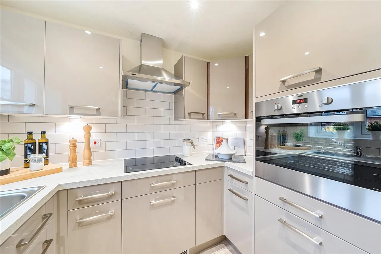 Leatherhead Road, Ashtead, KT21, photo 2