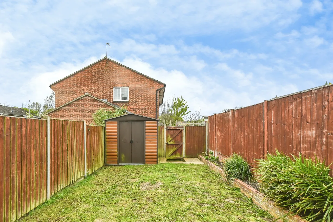 Lambert Close - Freshbrook, Swindon, photo 2