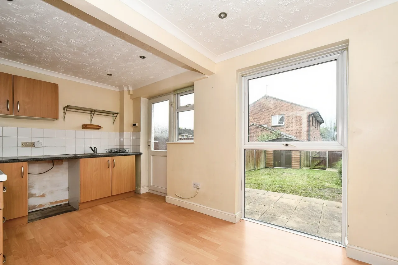 Lambert Close - Freshbrook, Swindon, photo 5