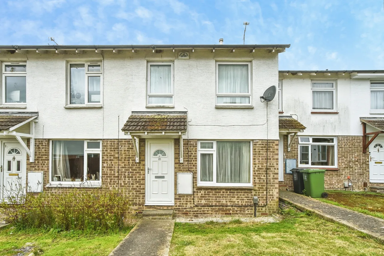 3 bed house for sale — Lambert Close - Freshbrook, Swindon