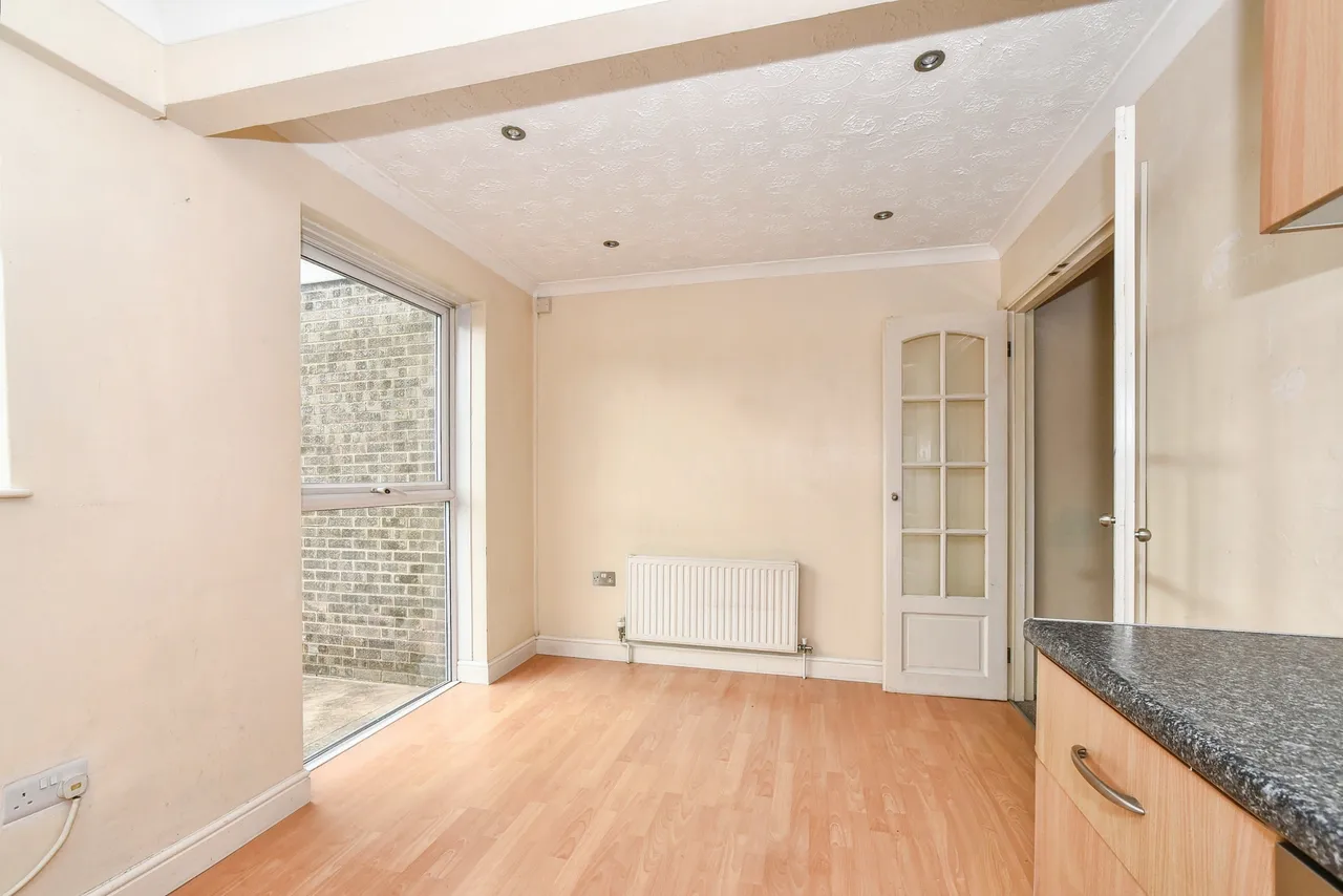 Lambert Close - Freshbrook, Swindon, photo 6