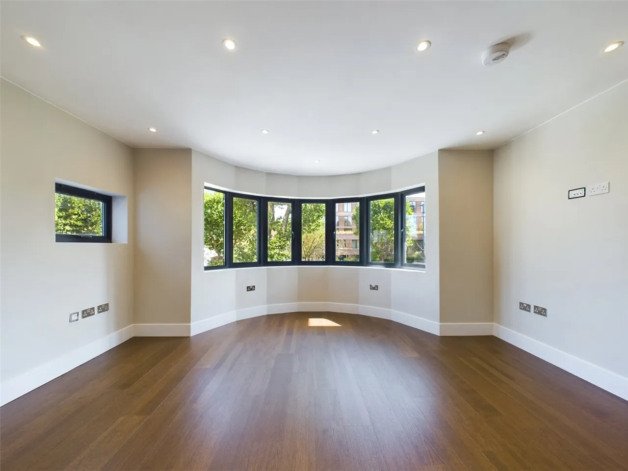 Brondesbury Park, London, NW6, photo 2