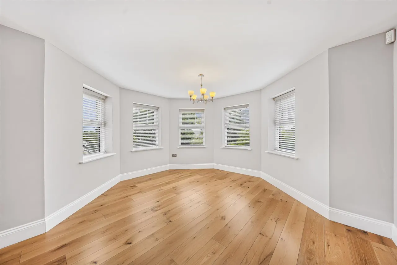 Stag Lane, Buckhurst Hill, IG9 5TD, photo 19