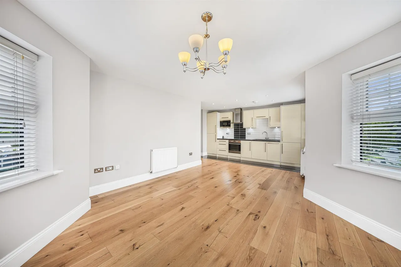 Stag Lane, Buckhurst Hill, IG9 5TD, photo 4