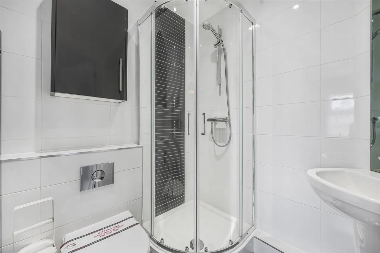 Stag Lane, Buckhurst Hill, IG9 5TD, photo 11
