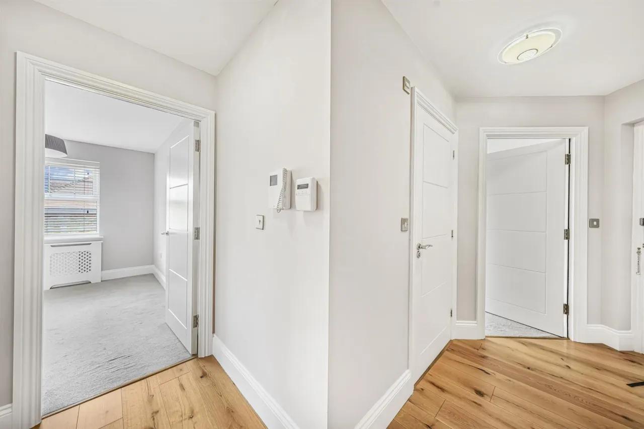 Stag Lane, Buckhurst Hill, IG9 5TD, photo 25
