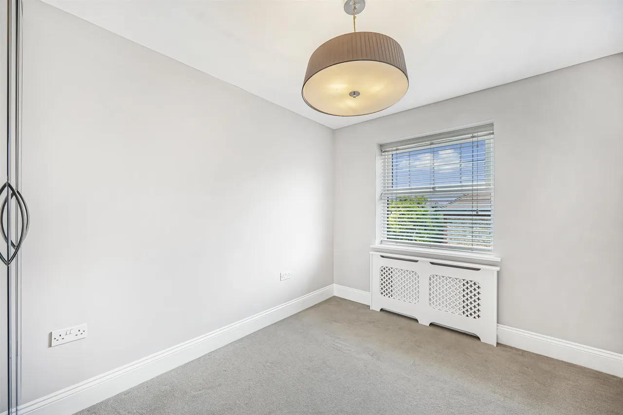 Stag Lane, Buckhurst Hill, IG9 5TD, photo 12