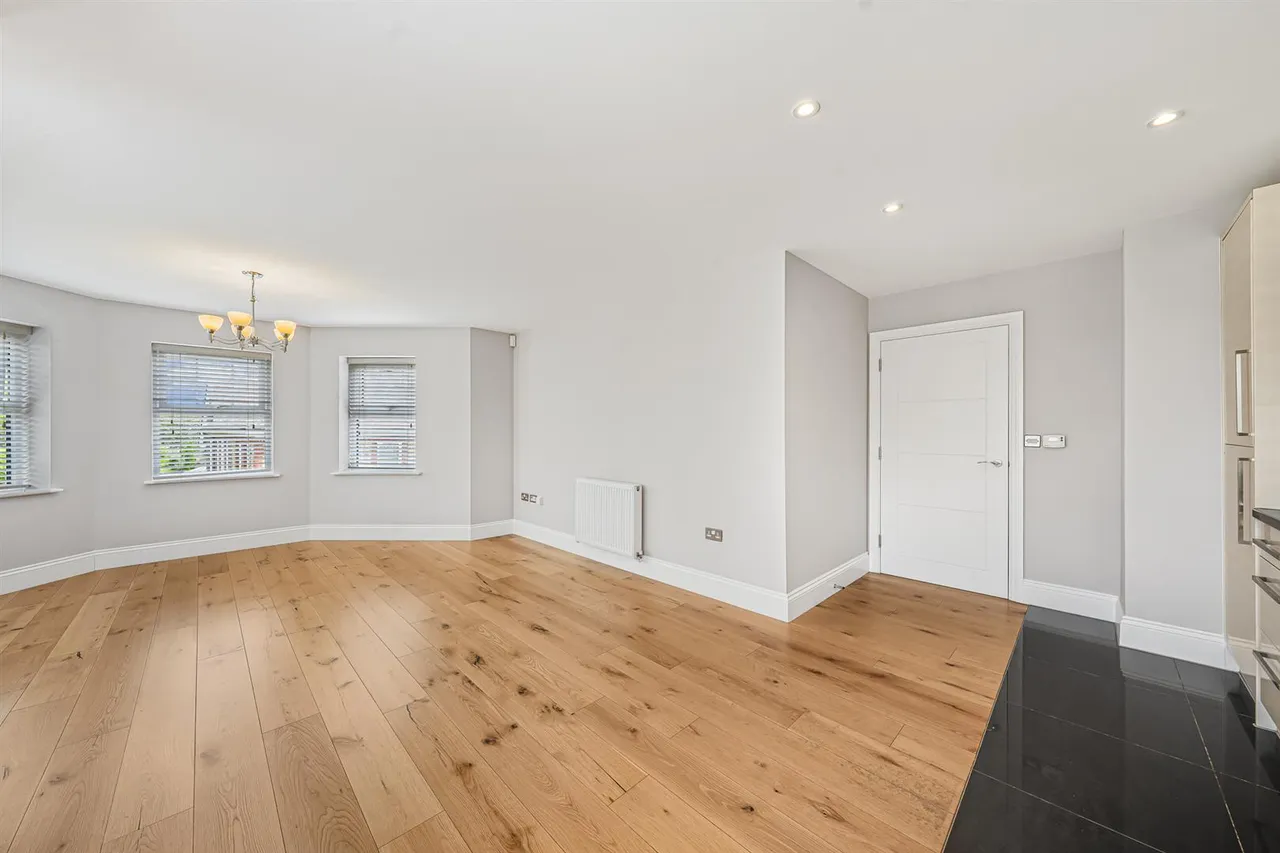 Stag Lane, Buckhurst Hill, IG9 5TD, photo 3