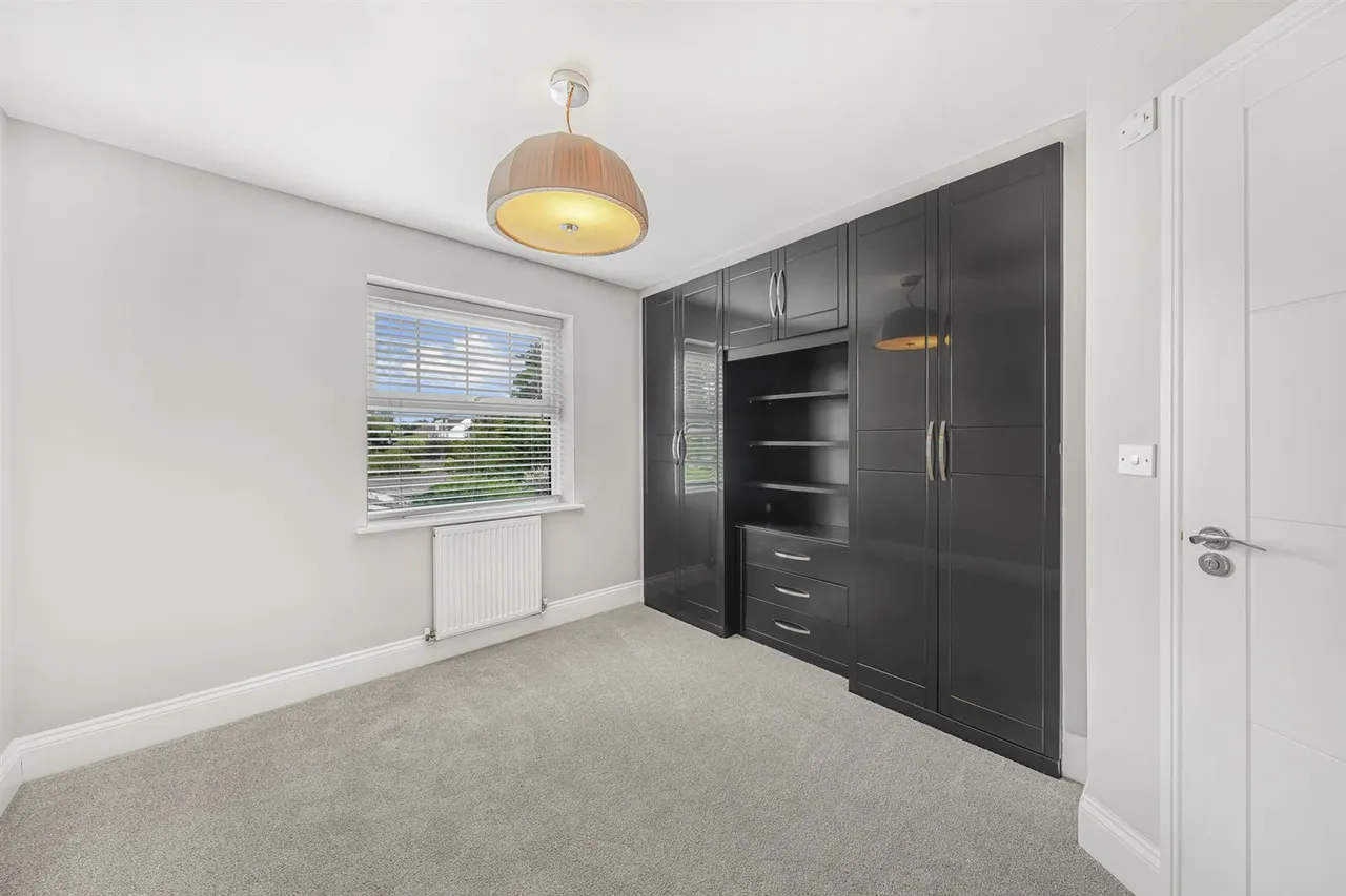 Stag Lane, Buckhurst Hill, IG9 5TD, photo 9