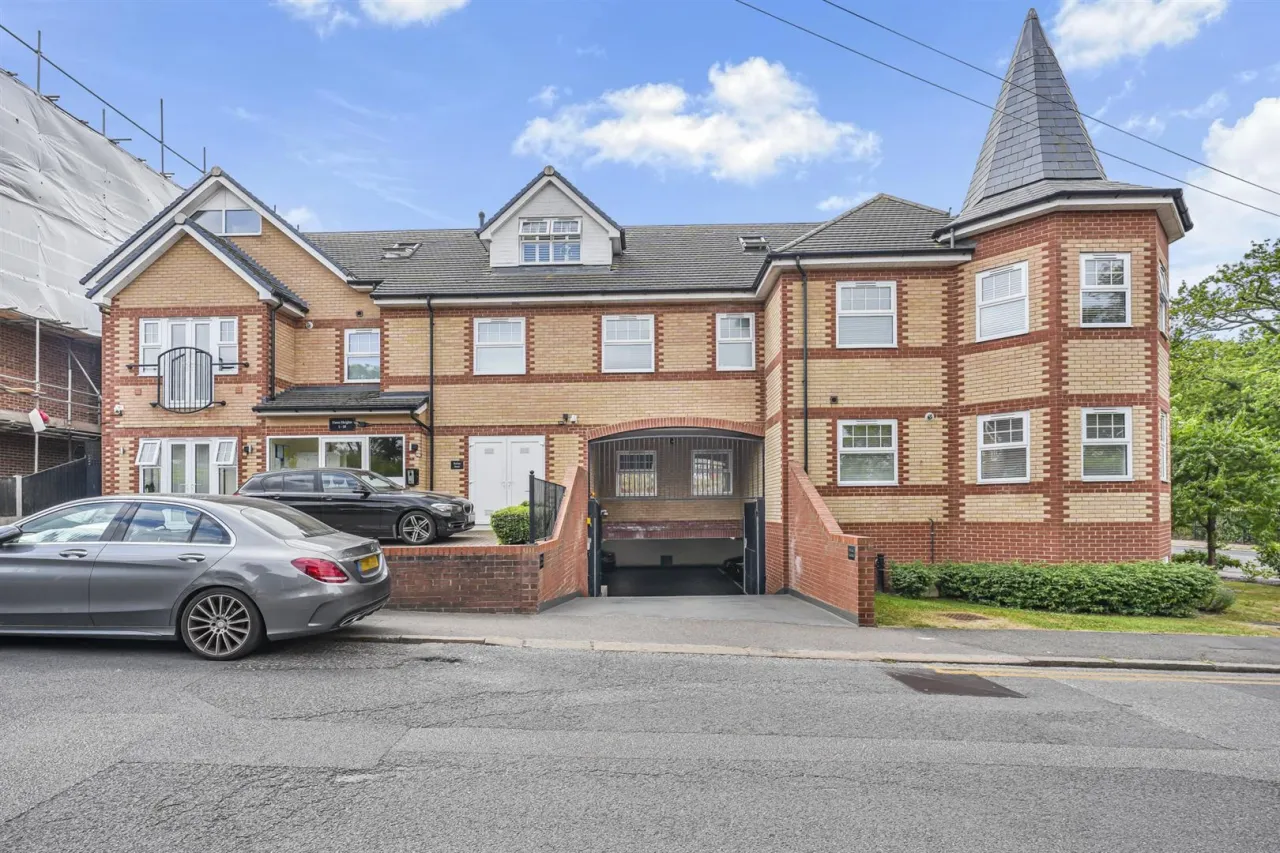 Stag Lane, Buckhurst Hill, IG9 5TD, photo 34
