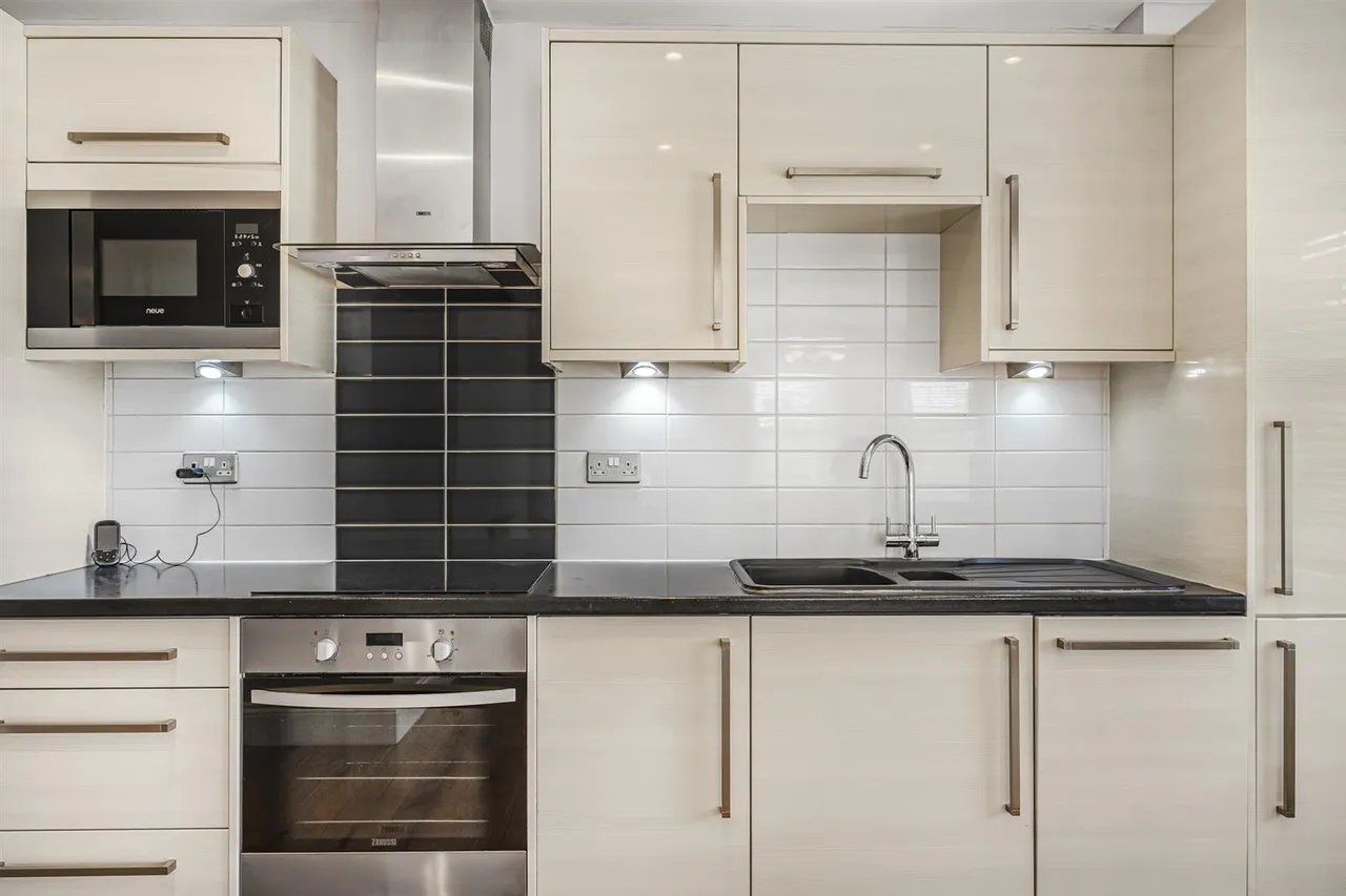 Stag Lane, Buckhurst Hill, IG9 5TD, photo 7
