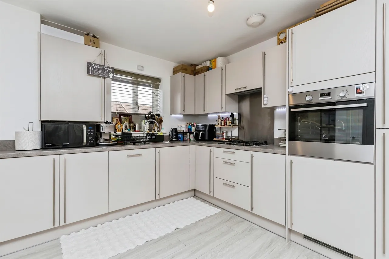Daffodil Crescent, Crawley, RH10, photo 4