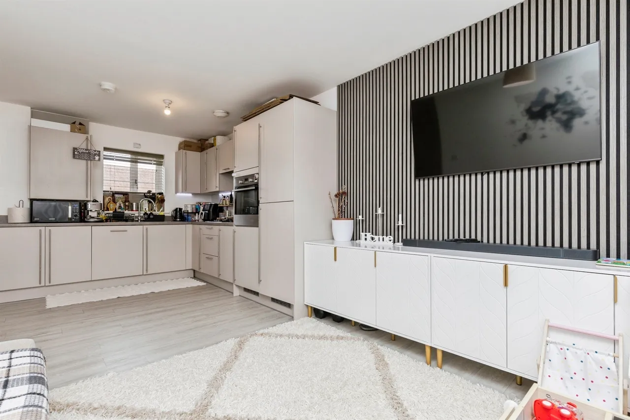 Daffodil Crescent, Crawley, RH10, photo 15