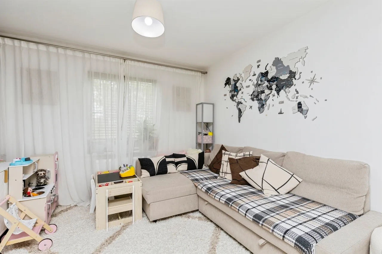 Daffodil Crescent, Crawley, RH10, photo 3