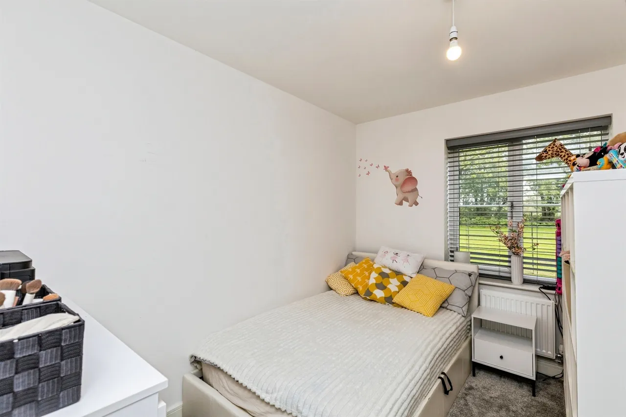 Daffodil Crescent, Crawley, RH10, photo 10