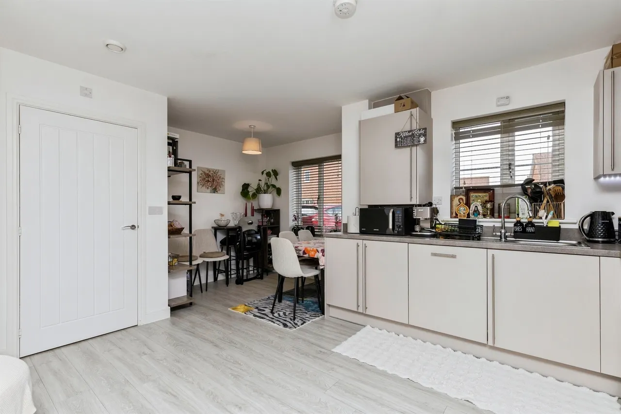 Daffodil Crescent, Crawley, RH10, photo 6