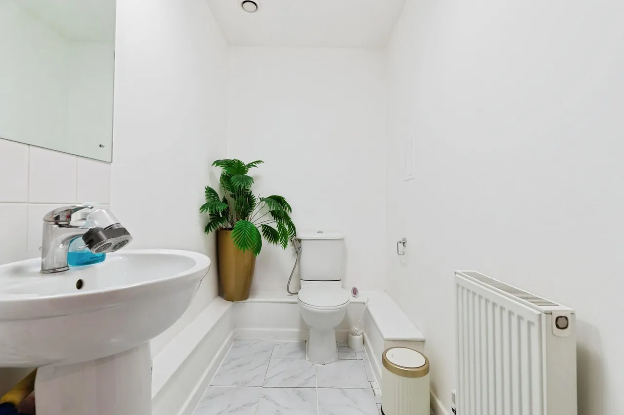 High Street, London, E15, photo 12