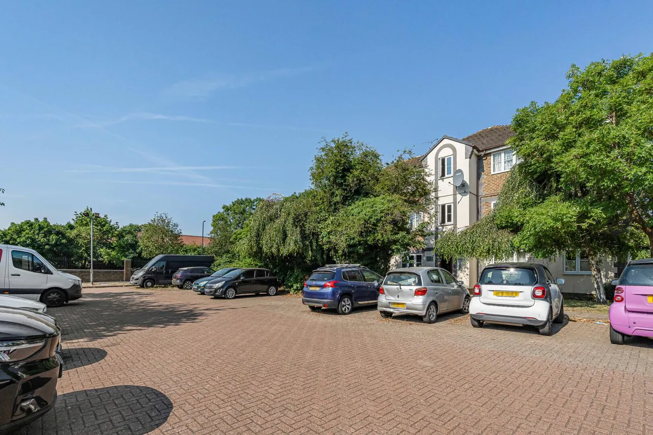 Tennyson Close, Enfield, EN3, photo 4